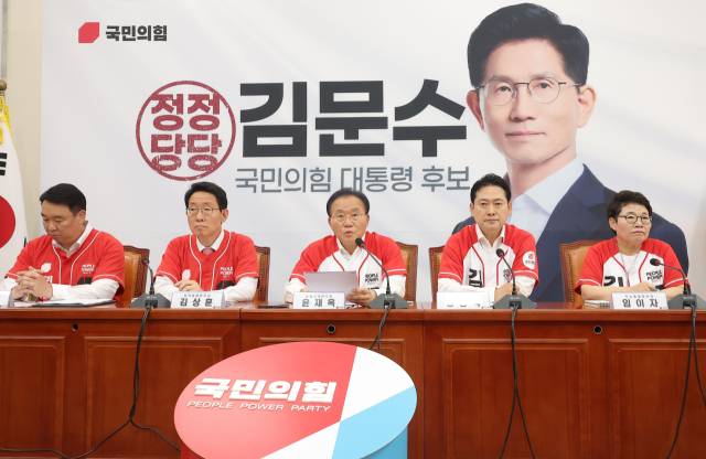 ▲국민의힘 윤재옥 총괄선거대책본부장이 27일 국회에서 열린 선거대책본부 본부장단 회의에서 발언하고 있다. ⓒ연합뉴스