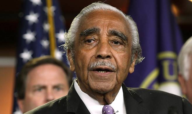 찰스 랭걸 미국 전 연방하원 의원이 2016년 6월 미국 워싱턴 연방의회 의사당에서 연설하고 있다. 워싱턴=AP연합뉴스