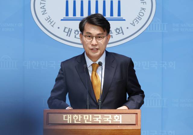 윤상현 국민의힘의원이 18일 서울 여의도 국회 소통관에서 현안과 관련해 회견하고 있다. 연합뉴스