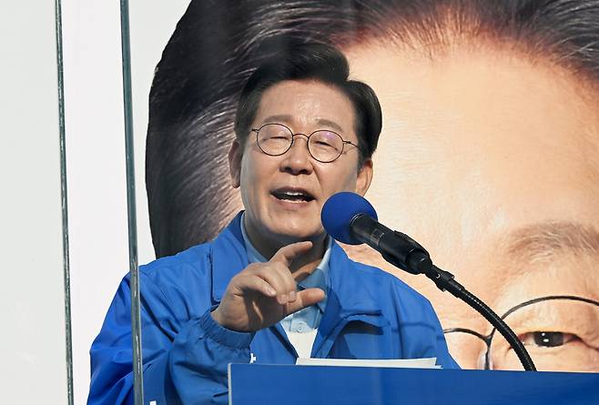 이재명 더불어민주당 대통령선거 후보가 지난 26일 오후 경기도 남양주시 평내호평역에서 열린 유세에 참석해 연설을 하고 있는 모습. 자료사진. ⓒ시사저널 박은숙