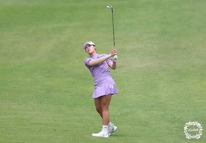 박현경이 2주 연속 도전에 나선다. 이달초 두산 매치플레이에서 경기중인 박현경. ｜KLPGA 제공