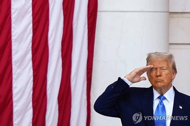 메모리얼 데이 기념식 참석한 트럼프 [워싱턴 AP=연합뉴스. 재판매 및 DB 금지]