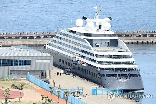 2025년 4월 제주항에 입항한 시닉 이클립스 Ⅱ [연합뉴스 자료사진]
