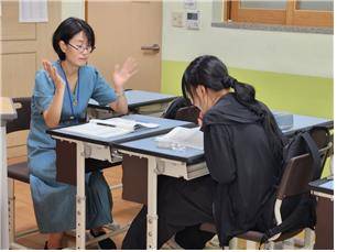 중국어 이중언어 강사와 수업하는 모습. [서울시교육청 제공. 재판매 및 DB 금지]