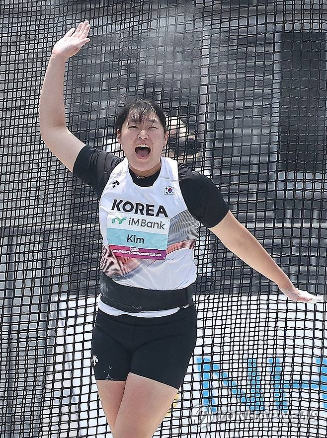 구미 아시아육상선수권대회 해머던지기 출전한 김태희 (구미=연합뉴스) 윤관식 기자 = 김태희(익산시청)가 27일 경북 구미시민운동장에서 열린 2025 구미 아시아육상선수권대회 여자 해머던지기 결승에서 해머를 던지고 있다. 2025.5.27 psik@yna.co.kr