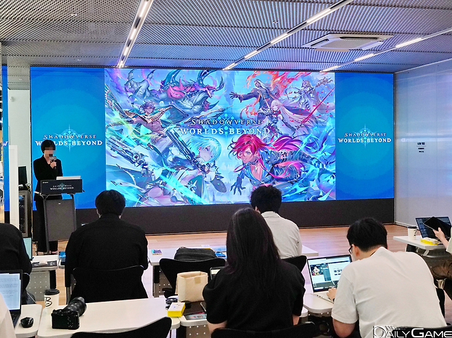 '섀도우버스: 월즈 비욘드'를 소개하는 간담회가 열렸다.