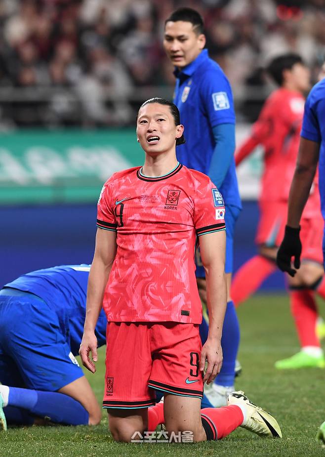 축구국가대표팀의 조규성이 21일 서울월드컵경기장에서 열린 월드컵지역예선 태국과의 경기에서 골문을 벗어난 헤더슛에 아쉬워하고 있다. 2024. 3. 21. 박진업 기자 upandup@sportsseoul.com