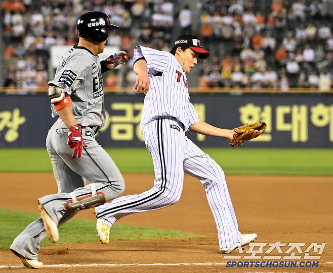 오스틴의 토스를 받은 임찬규