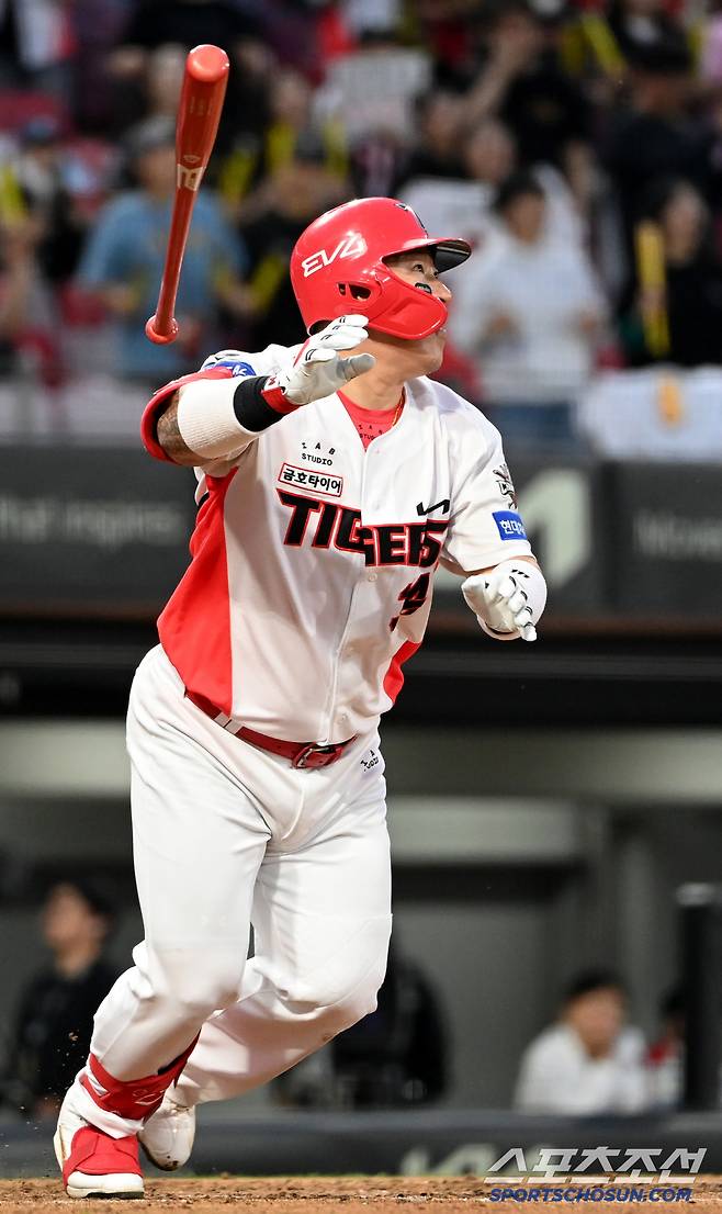 13일 광주KIA챔피언스필드에서 열린 롯데와 KIA의 경기, 4회말 KIA 최형우가 우익수 키를 넘기는 2루타를 치고 있다. 광주=허상욱 기자wook@sportschosun.com/2025.05.13/