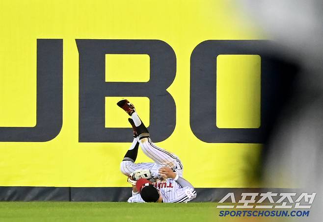 27일 잠실야구장에서 열린 한화와 LG의 경기, 8회초 LG 박해민이 한화 플로리얼의 타구를 잡아내고 있다. 잠실=허상욱 기자wook@sportschosun.com/2025.05.27/