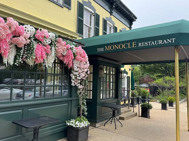 미국 워싱턴 DC 레스토랑 '더 모노클' 외부 모습. /워싱턴=김은중 특파원