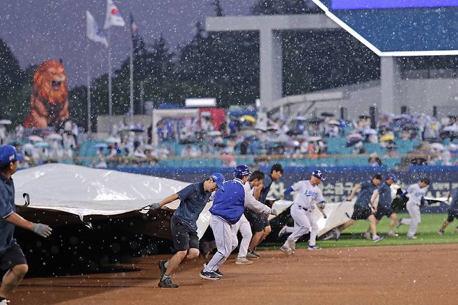 28일 프로야구 대구 롯데 자이언츠-삼성 라이온즈전이 우천 노게임으로 취소됐다. /뉴스1
