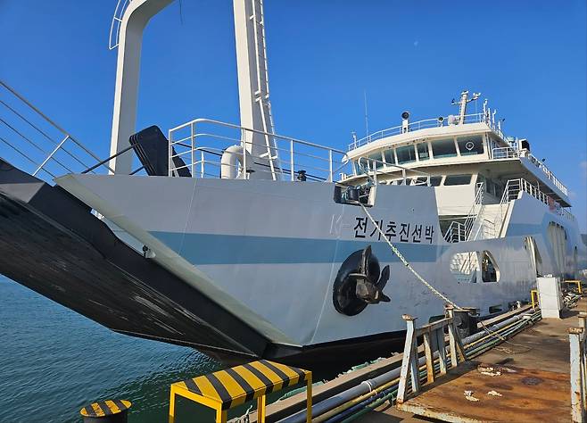 선박해양플랜트연구소 친환경연료추진연구본부가 개발한 ‘이동교체식 전원 기반 전기추진 차도선’./송복규 기자