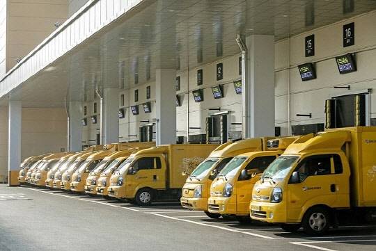 SSG닷컴 네오003에 주차된 쓱배송 차량. SSG닷컴 제공