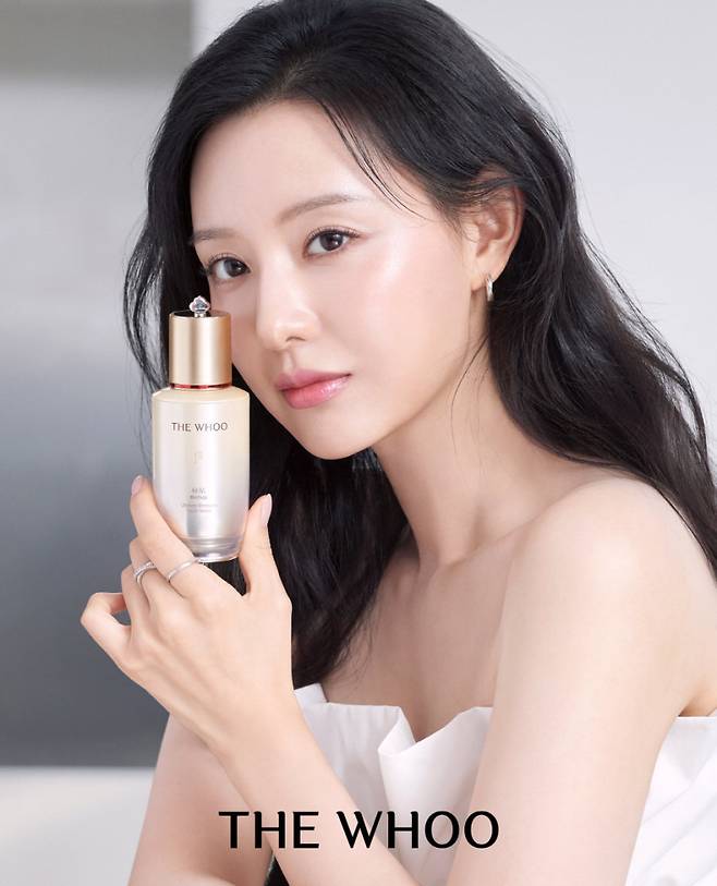 LG생활건강 럭셔리 브랜드 더후 모델 김지원 화보 컷. LG생활건강 제공