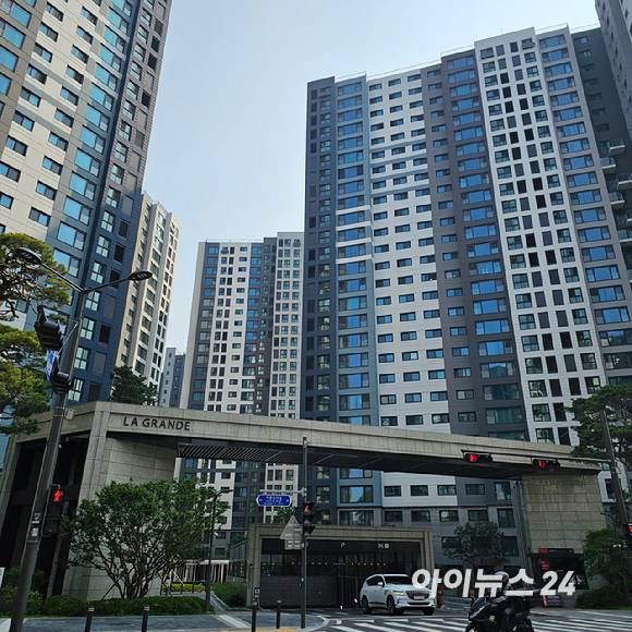서울 동대문구 이문동의 '래미안 라그란데' 아파트 전경 2025.05.27 [사진=이효정 기자 ]