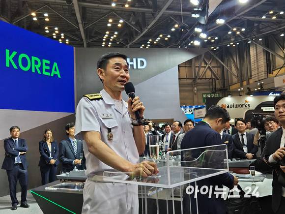 양용모 해군참모총장이 28일 부산 벡스코에서 진행된&nbsp;'국제해양방위산업전(MADEX) 2025'에 참석해 발언하고 있다. [사진=최란 기자]