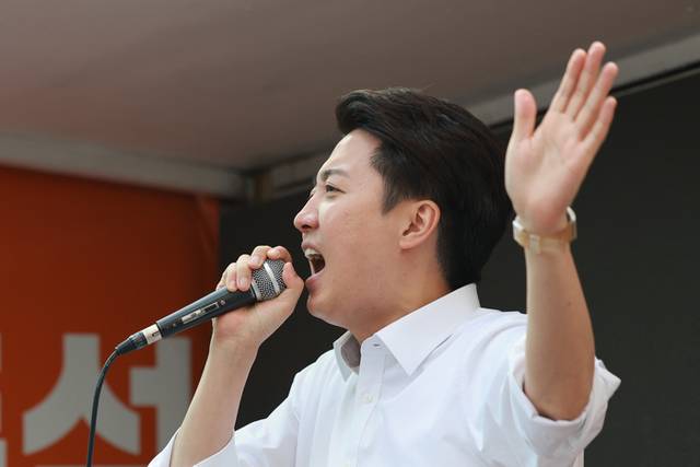 ▲ 개혁신당 이준석 대선 후보가 28일 서울 강남역 일대에서 유세하고 있다. 연합뉴스