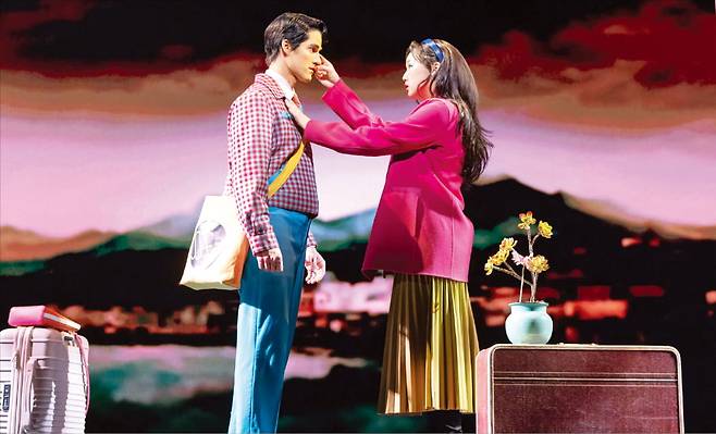 미국 뉴욕 브로드웨이에서 공연 중인 한국 창작뮤지컬 ‘어쩌면 해피엔딩’의 한 장면.  ⓒ매튜 머피, 에반 짐머만