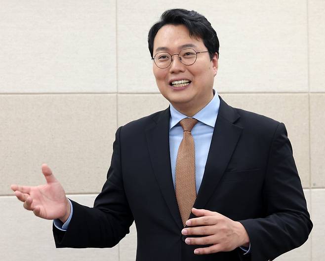 천하람 개혁신당 상임선대위원장이 28일 경기 고양시 킨텍스 2전시관에서 열린 2025 대한민국 고졸 인재 채용 엑스포에 참석해 한국경제신문과 인터뷰하고 있다. 최혁 기자