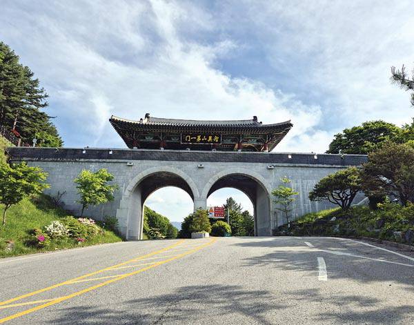 산행 들머리인 오도재(지리산 제일문).