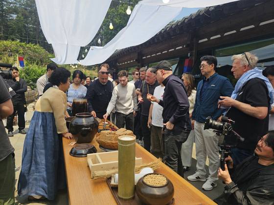 Chefs gather at Ki Soon-do's fermentation school in Damyang, South Jeolla, to learn how to make jang. [SOUTH JEOLLA]