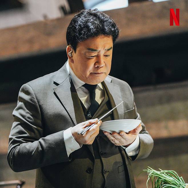A still image from Netflix's show ″Culinary Class Wars″ (2024) featuring Paik Jong-won as judge [NETFLIX KOREA]