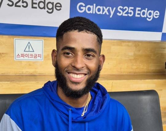 인터뷰하는 르윈 디아즈. 사진[연합뉴스]