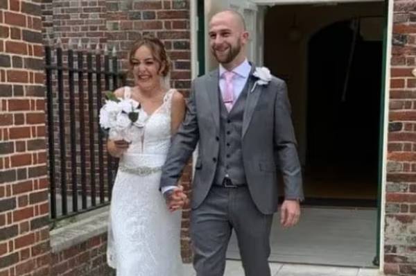 튀르키예 여행 중 급작스럽게 사망한 영국인 여성의 시신에서 심장이 사라진 것으로 밝혀져 논란이 일었다. 사진은 영국 여성 베스 마틴과 그의 남편 루크 마틴 모습. /사진=고펀드미 홈페이지 캡처