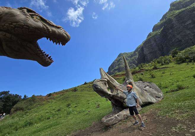 쿠알로아랜치 티라노 사우루스 설정사진 촬영은 참 쉽다.