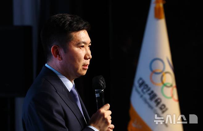 [서울=뉴시스] 황준선 기자 = 유승민 신임 대한체육회장이 27일 오후 서울 용산구 그랜드 하얏트 서울에서 열린 제42대 대한체육회장 취임식에서 취임사를 하고 있다. 2025.03.27. hwang@newsis.com