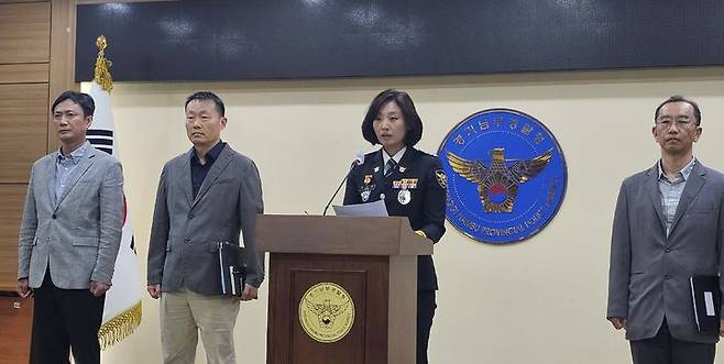 [수원=뉴시스] 양효원기자 = 28일 강은미 화성동탄경찰서장이 경기남부경찰청에서 지난 12일 벌어진 납치, 살인사건에 대해 설명하고 있다. 2025.5.28. hyo@newsis.com *재판매 및 DB 금지