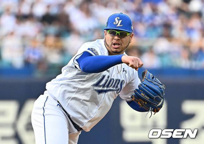 [OSEN=대구, 이석우 기자] 27일 대구삼성라이온즈파크에서 2025 신한 SOL 뱅크 KBO 리그 삼성 라이온즈와 롯데 자이언츠의 경기가 열렸다. 홈팀 삼성은 후라도가, 방문팀 롯데는 감보아가 선발 출전했다. 삼성 라이온즈 선발 투수 후라도가 역투하고 있다. 2025.05.27 / foto0307@osen.co.kr
