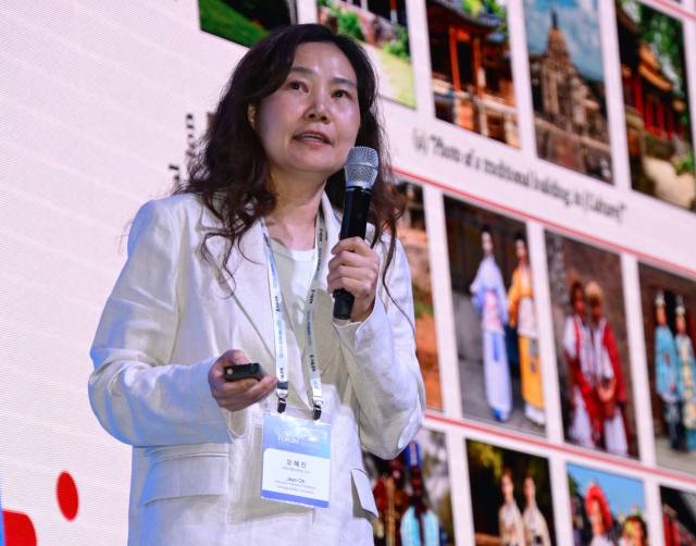 오혜진 카네기멜런대학교 교수가 28일 서울 중구 신라호텔에서 열린 서울포럼 2025 메인세션 세션3에서 강연을 하고 있다. 성형주 기자