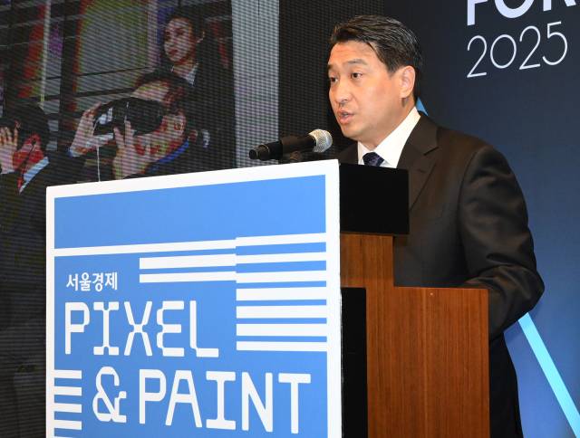 전인건 간송미술관장이 28일 서울 중구 신라호텔에서 열린 ‘픽셀 앤 페인트’에서 강연하고 있다. 오승현 기자