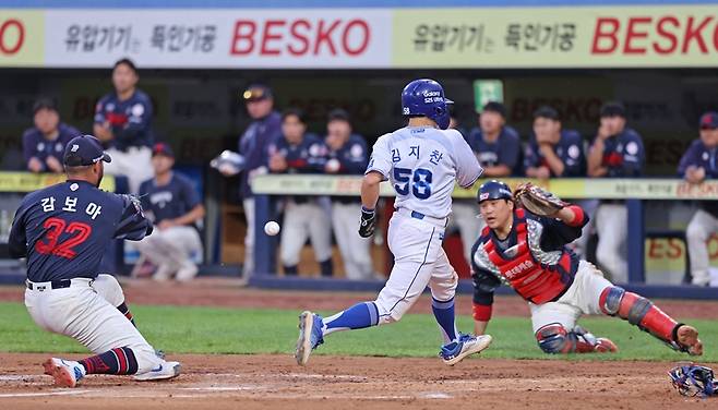 ▲ 김지찬이 홈으로 들어왔다 ⓒ 삼성 라이온즈