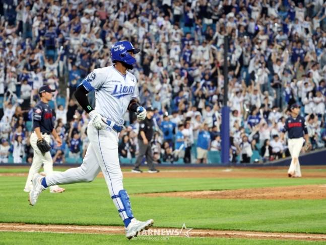 삼성 르윈 디아즈가 27일 대구 롯데전에서 7회말 2점 홈런을 터트리고 있다. /사진=강영조 선임기자