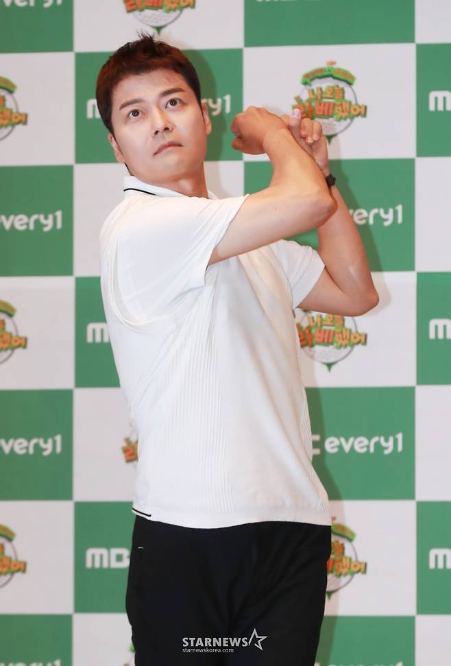 방송인 전현무가 7일 오전 서울 동대문구 앰배서더 풀만 호텔에서 진행된 MBC에브리원 예능 '나 오늘 라베했어' 제작발표회에 참석해 포즈를 취하고 있다. /2024.05.07 /사진=이동훈