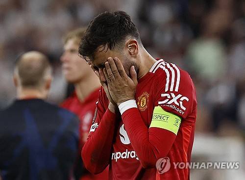 영국 매체 '데일리 메일'이 27일(한국시간) 사우디아라비아 프로리그 알힐랄이 관심을 갖는 브루누 페르난데스에게 3일 안에 결정하라고 통첩을 날렸다고 보도했다.&nbsp;연합뉴스