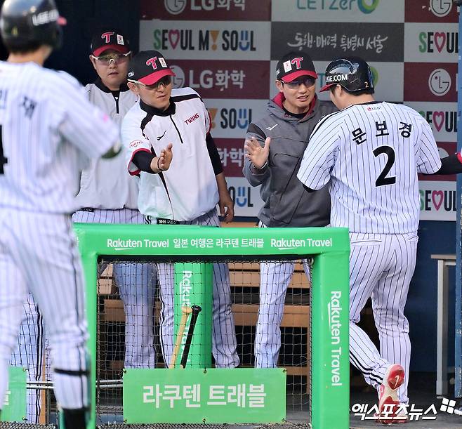 염경엽 감독이 이끄는 LG 트윈스가 28일 서울 잠실야구장에서 열리는 2025 신한 SOL Bank KBO리그 한화 이글스와의 팀 간 7차전에서 3연승과 주중 3연전 위닝 시리즈 확보에 도전한다. 한화 에이스 코디 폰세를 공략할 수 있느냐가 관건이다. 사진 엑스포츠뉴스 DB