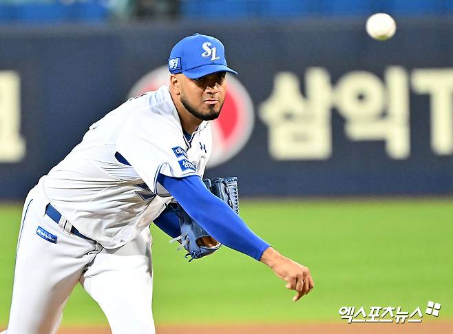 삼성 라이온즈 선발투수 데니 레예스가 정규시즌 경기에 선발 등판해 투구하고 있다. 엑스포츠뉴스 DB