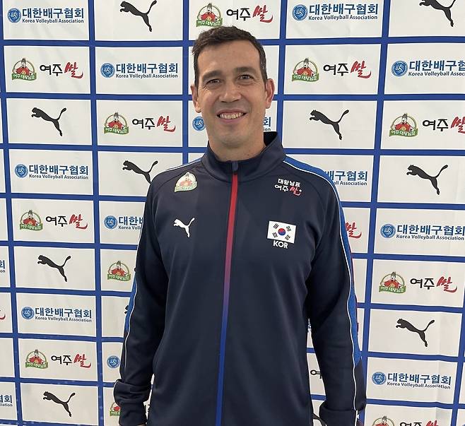잔류를 목표로 VNL에 출전하는 페르난도 모랄레스 여자배구 대표팀 감독 [촬영 이대호]