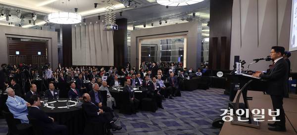 김문수 국민의힘 대선 후보가 29일  인천시 연수구 쉐라톤 그랜드 인천호텔에서 열린 ‘제21대 대선후보 초청 새얼아침대화 강연회’에서 강연하고 있다. 2025.5.29 /조재현기자 jhc@kyeongin.com