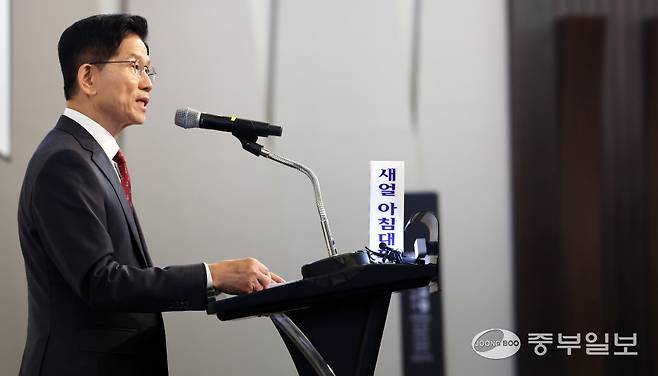 국민의힘 김문수 대선 후보가 29일 인천시 연수구 쉐라톤 그랜드 인천호텔에서 열린 '제21대 대선후보 초청 새얼아침대화 강연회'에서 강연하고 있다.정선식기자