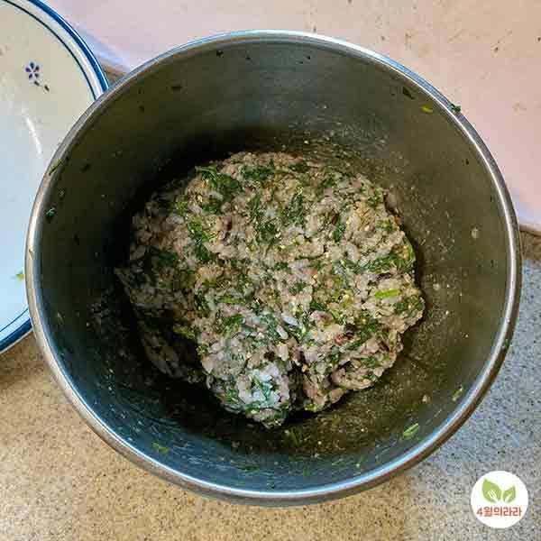 쑥과 밥이랑 섞은 모습