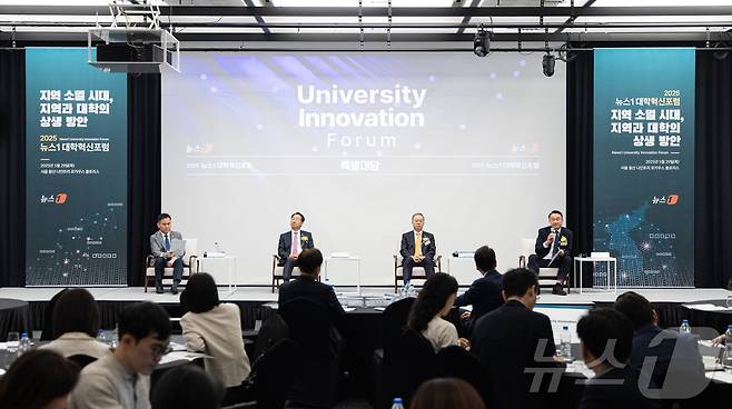 김영도 한국전문대학교육협의회 회장이 29일 서울 용산구 나인트리 프리미어 로카우스 호텔에서 '지역 소멸 시대, 지역과 대학의 상생 방안'을 주제로 열린 2025 뉴스1 대학혁신포럼에 참석해 특별대담 발언을 하고 있다. 2025.5.29/뉴스1 ⓒ News1 이승배 기자