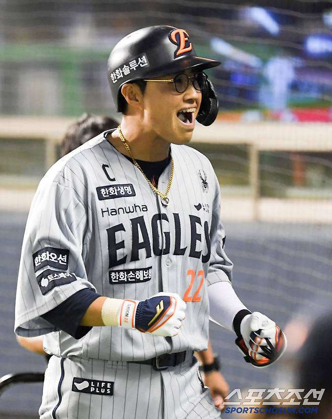 28일 잠실구장에서 열린 LG 트윈스와 한화 이글스의 경기. 11회초 2사 1루 한화 채은성이 투런포를 날린 뒤 환호하고 있다. 잠실=박재만 기자 pjm@sportschosun.com/2025.05.28/