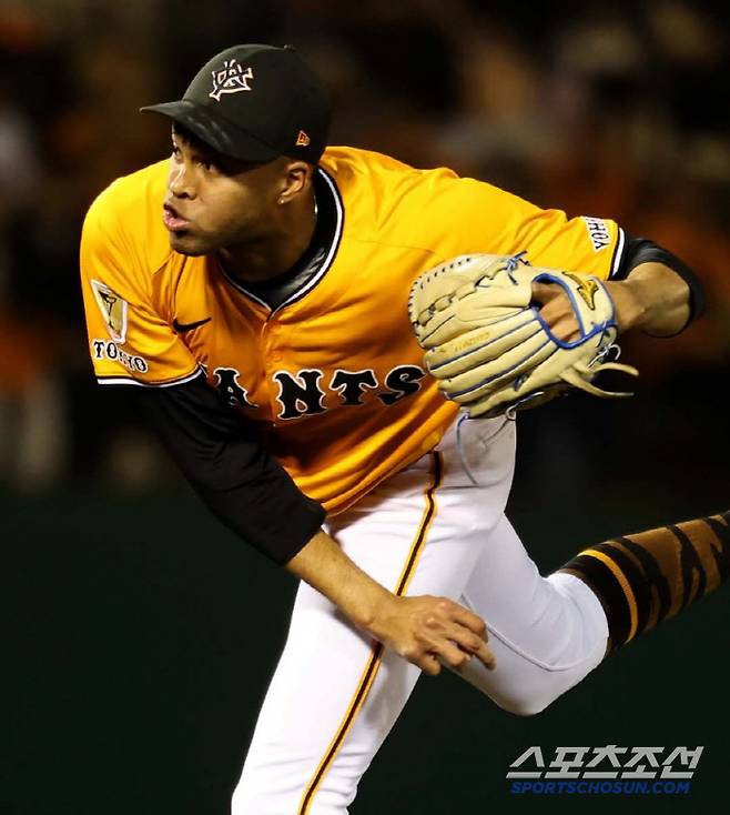 요미우리 마무리 투수 마르티네즈. 28일 히로시마전까지 23경기에 등판해 100% 구원에 성공했다. 사진캡처=요미우리 자이언츠 SNS