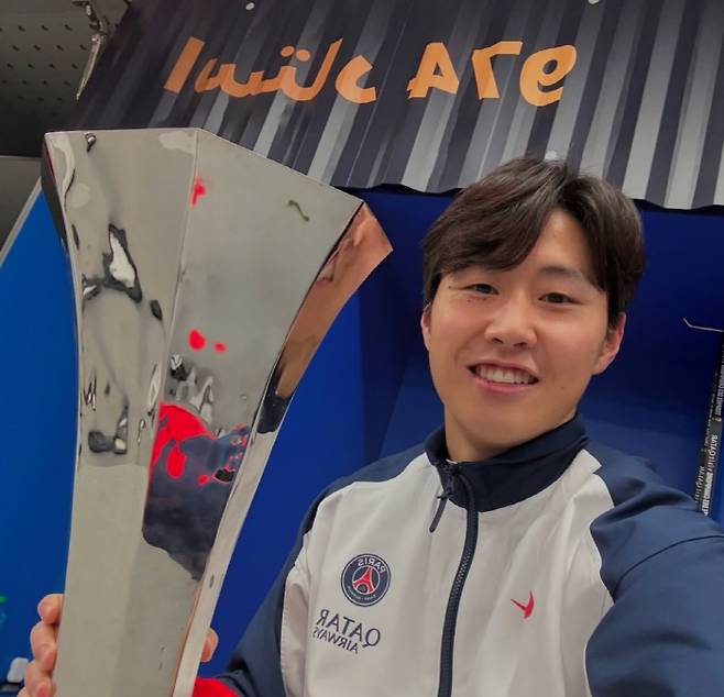 [스포츠조선 강우진 기자]파리 생제르망(PSG)이 유럽축구연맹(UEFA) 챔피언스리그 결승전을 앞두고 이강인의 인터뷰를 다뤘다. 계속해서 출전 기회를 얻지 못한 이강인이 결승전에서만큼은 출전할 수 있을지 기대를 모은다.

PSG는 29일(한국시각) 공식 홈페이지를 통해 "파리 생제르망의 미드필더 이강인이 오는 6월 1일 독일 뮌헨에서 열리는 인터 밀란과의 UEFA 챔피언스리그 결승전을 앞두고 소감을 전했다"라고 밝혔다. 사진=SNS