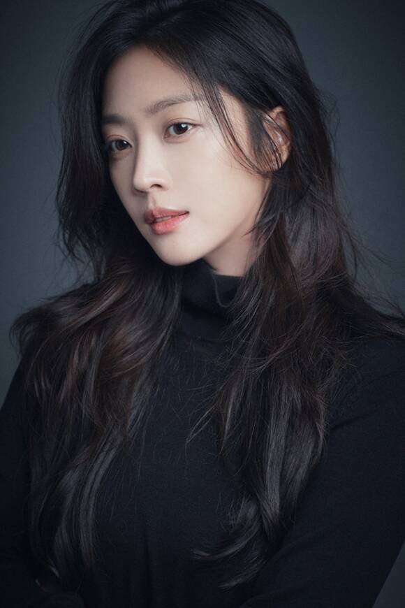 배우 조보아가 <더팩트>와 만나 지난 16일 공개된 넷플릭스 오리지널 시리즈 '탄금' 공개 기념 인터뷰를 진행했다. 조보아는 극 중 재이 역을 맡아 홍랑 역의 이재욱과 호흡을 맞췄다. /엑스와이지스튜디오